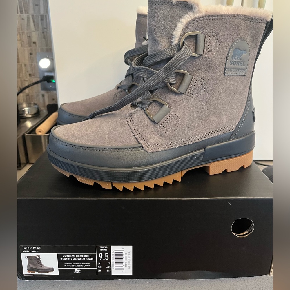 NWT SOREL TIVOLI BOOTS